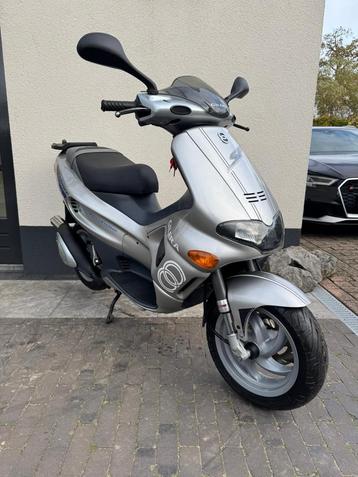 ⭐️Gilera runner 50cc 2 takt sp 9710 Km NIEUWSTAAT⭐️ beschikbaar voor biedingen