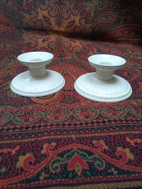2 KANDELAARS 1-pits 6 cm hoog,  crème(roomwit) WEDGWOOD, Huis en Inrichting, Woonaccessoires | Kandelaars en Kaarsen, Zo goed als nieuw