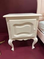 Romantisch nachtkastje roze, Huis en Inrichting, Slaapkamer | Nachtkastjes, Ophalen, Minder dan 45 cm, Zo goed als nieuw, Minder dan 55 cm