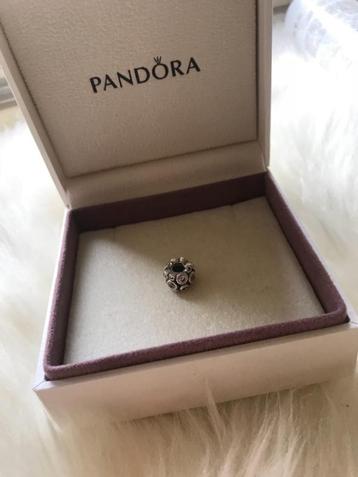 Pandora zilveren bedel met steentjes beschikbaar voor biedingen