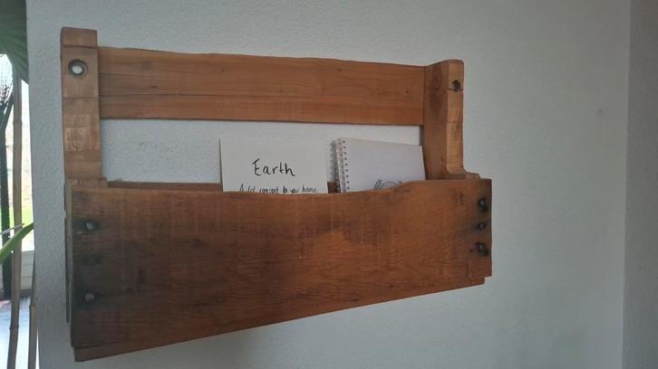 Houten Wandrek / Brievenbak, Huis en Inrichting, Woonaccessoires | Wandplanken en Boekenplanken, Ophalen of Verzenden