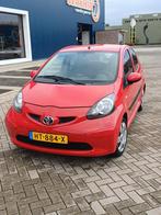 Toyota Aygo 1.0 12V Vvt-i 5DRS 2006 Rood, Auto's, Voorwielaandrijving, Stof, 4 stoelen, 68 pk
