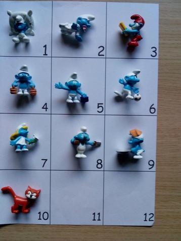 Verzamelblad met 10 verschillende figuren van de Smurfen beschikbaar voor biedingen