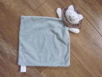 Blokker lichtgroen zacht pluche knuffeldoek + gebreide poes beschikbaar voor biedingen