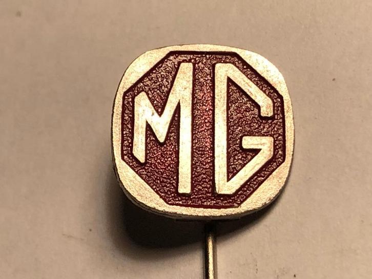 Metalen MG AUTOMERK Speld (Rood/Metaalkleur)., Verzamelen, Speldjes, Pins en Buttons, Zo goed als nieuw, Speldje of Pin, Transport