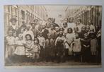 Echte fotokaart. Groepsfoto met veel kinderen., Verzamelen, Foto's en Prenten, Ophalen of Verzenden, Zo goed als nieuw, Voor 1940