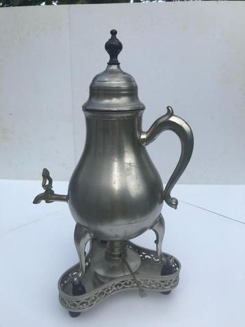Kraantjeskan-koffiekan van tin compleet met brander z.g.a.n. beschikbaar voor biedingen