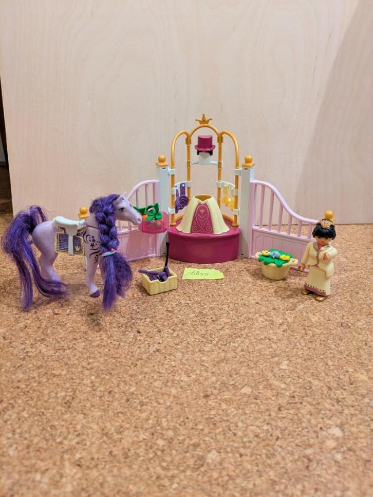 Playmobil Koninklijke stal met paard om te kammen - 6855, Kinderen en Baby's, Speelgoed | Playmobil, Gebruikt, Complete set, Ophalen of Verzenden