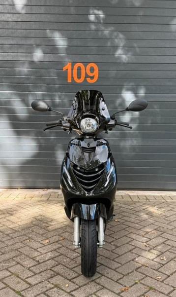 Piaggio Zip I-Get Scooter Glans Zwart FULL OPTION (BROM) beschikbaar voor biedingen