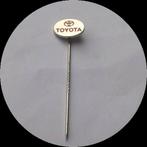 TOYOTA speldje, ovaal, Verzamelen, Speldjes, Pins en Buttons, Ophalen of Verzenden, Zo goed als nieuw, Transport, Speldje of Pin