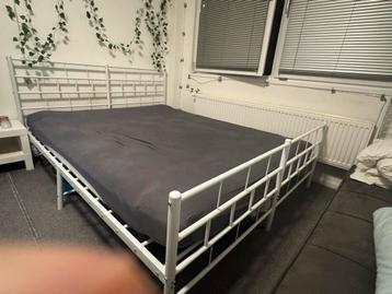 bed 180/200 te koop nieuw met matras en overmatras