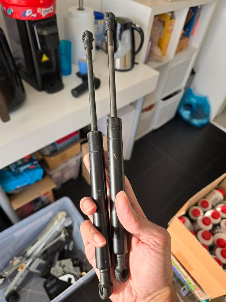 BMW E46 motorkap gasveren set (2x) – origineel Stabilus, Auto-onderdelen, Klein materiaal, BMW, Gebruikt, Ophalen of Verzenden