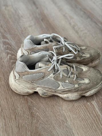 Yeezy 500 “bone white” beschikbaar voor biedingen