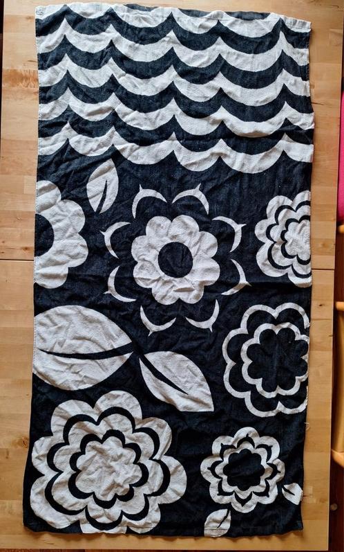 Lichtgewicht strandlaken bloemen zwart wit, Huis en Inrichting, Badkamer | Badtextiel en Accessoires, Overige typen, Zwart, Ophalen of Verzenden