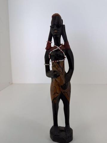 Afrikaans houtsnijwerk – vrouw met kralen (30 cm) beschikbaar voor biedingen