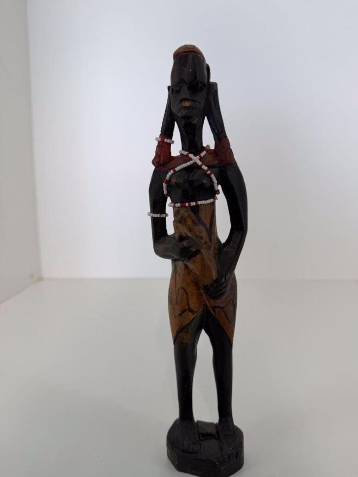 Afrikaans houtsnijwerk – vrouw met kralen (30 cm), Antiek en Kunst, Kunst | Beelden en Houtsnijwerken, Ophalen of Verzenden