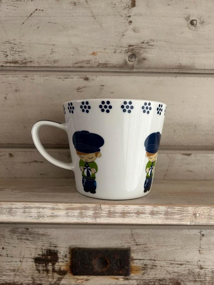 V&D Beker - Collectors Item met Robot, Huis en Inrichting, Keuken | Servies, Gebruikt, Kop(pen) en/of Schotel(s), Overige stijlen