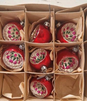 lotje van 7 kleine,oude rode deukballetjes doorsnede 4 cm~ beschikbaar voor biedingen