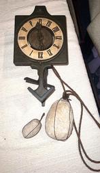 "Gramans" Wandklok met Stenen Gewichten - Middeleeuwse Stijl, Antiek en Kunst, Antiek | Klokken, Ophalen of Verzenden