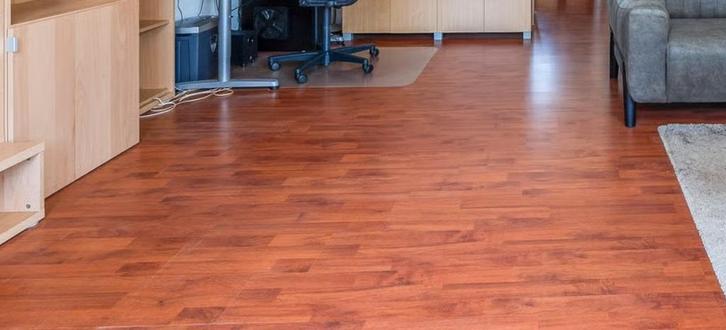Laminaat ~80m2 rood bruin kersen kleur houtlook, Doe-het-zelf en Verbouw, Vloerdelen en Plavuizen, Gebruikt, Laminaat, Hout, 50 tot 150 cm