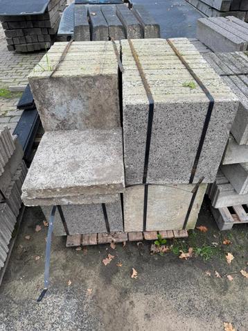 Tegels 50x50x8 beschikbaar voor biedingen