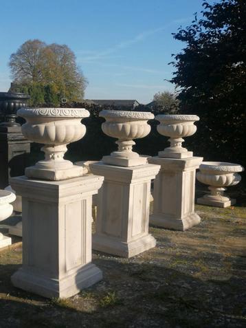 Unieke & sierlijke italiaanse betonnen bloempotten & zuilen
 beschikbaar voor biedingen