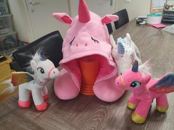Unicorn reismuts/hoodie en 3 unicorn knuffels beschikbaar voor biedingen