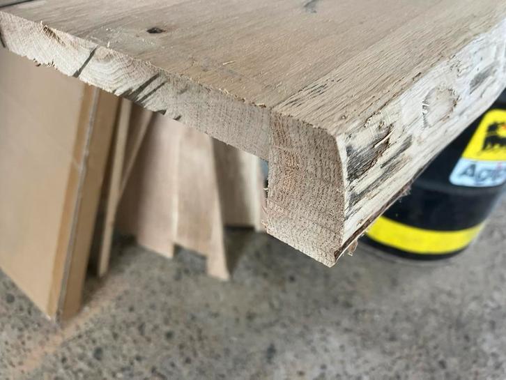 vensterbank eiken boomstam overzet rechte voorkant / massief, Huis en Inrichting, Woonaccessoires | Wandplanken en Boekenplanken