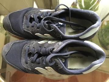 Donkerblauwe sneakers  beschikbaar voor biedingen