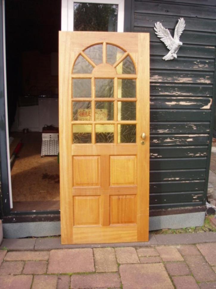 Hardhouten meranti paneeldeur met glas, maat 83 x 201,5 cm, Doe-het-zelf en Verbouw, Deuren en Horren, Gebruikt, Binnendeur, 200 tot 215 cm