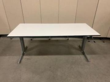 Bureau met slinger en kabelgoot 180x80xH62-84 cm, 190stuks - afbeelding 3