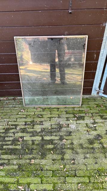 Dubbel glas beschikbaar voor biedingen