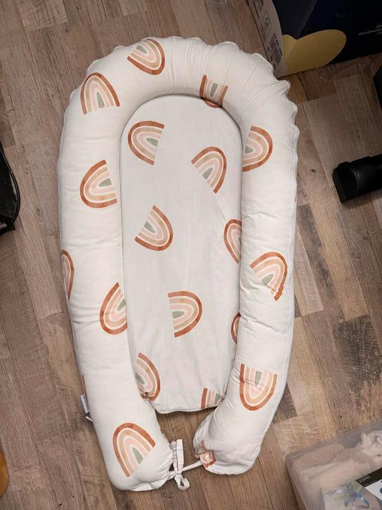 Kleine Keutel Babynestje - Regenboog Design, Kinderen en Baby's, Ophalen, Zo goed als nieuw, Overige typen