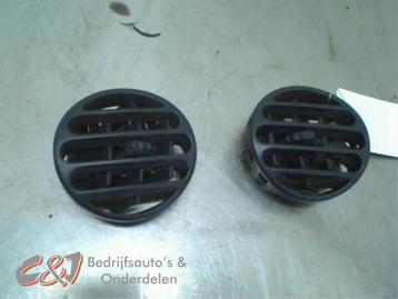 Luchtrooster Dashboard van een Renault Master beschikbaar voor biedingen