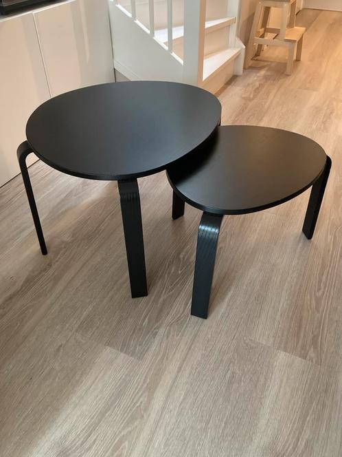 Ikea Svalsta bijzettafels zwart, Huis en Inrichting, Tafels | Bijzettafels, Zo goed als nieuw, Rond, Minder dan 55 cm, Hout, Ophalen