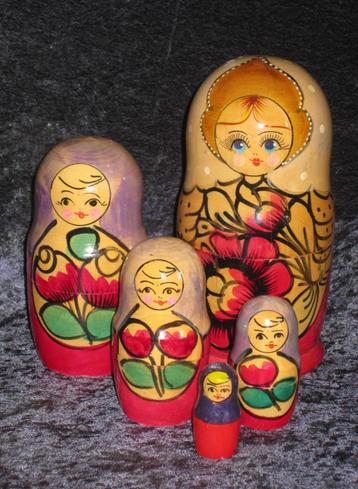 Matroesjka / Baboesjka Houten Poppentjes 5 Delig beschikbaar voor biedingen