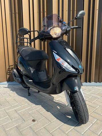 Piaggio Zip 45KM (BJ2019) Geel Kenteken 8321KM 1e Eigenaar beschikbaar voor biedingen