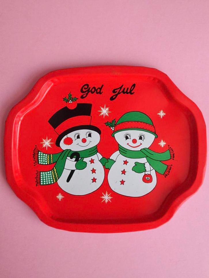 Vintage 70s Kerst blik dienblad Zweeds design sneeuwpop rood, Diversen, Kerst, Gebruikt, Ophalen