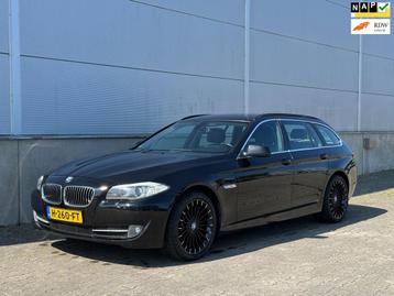 BMW 5-serie Touring 530d High Ex CLIMA|NAVI|CRUISE|LEER|PDC| beschikbaar voor biedingen