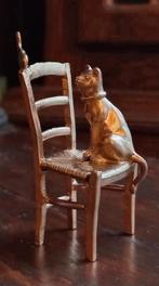 Miniatuur Beeldje van een poes met stoel en vogel,Verbronsd, Verzamelen, Beelden en Beeldjes, Ophalen of Verzenden, Zo goed als nieuw