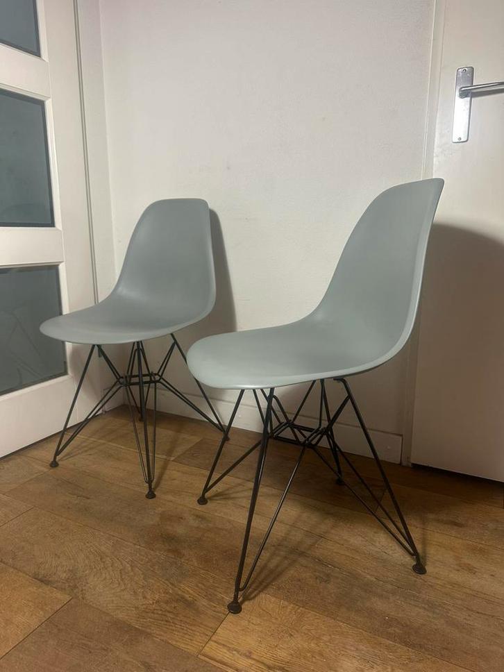 2 Vitra Eames DSR stoelen. Nieuwe hoogte 46 cm €125,- pst, Huis en Inrichting, Stoelen, Gebruikt, Twee, Kunststof, Overige kleuren