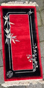 Chinese loper mee bamboe -en bloem motief Vloerkleed 140X70, Ophalen, Gebruikt, Rood, 100 tot 150 cm