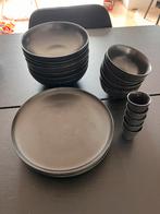 Serviesset zwart - food stories de Bijenkorf, Huis en Inrichting, Keuken | Servies, Ophalen, Gebruikt, Overige typen, Overige stijlen