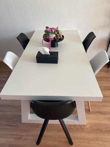 Mooie witte stevige eettafel 180x100