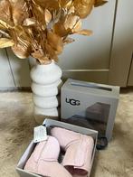 Uggs Baby I Classic - Maat 18 roze, Ophalen of Verzenden, Zo goed als nieuw, Meisje, Laarsjes