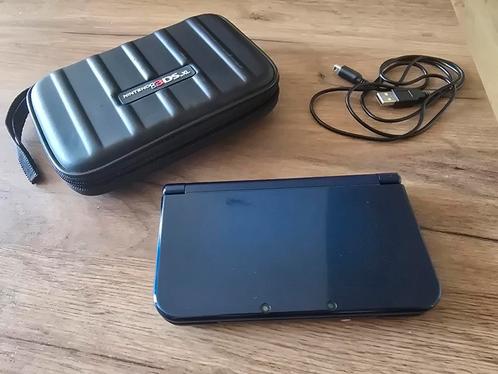 New Nintendo 3DS XL Blauw + Case + Lader, Spelcomputers en Games, Spelcomputers | Nintendo 2DS en 3DS, Zo goed als nieuw, 3DS XL