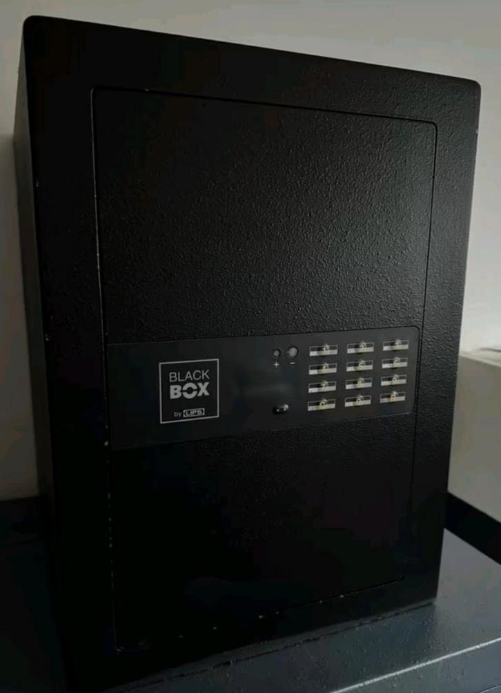 Gratis black box lips kluis , tiptoets " C " werkt niet, Huis en Inrichting, Kasten | Overige, Ophalen