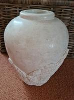 Mooie Griekse stenen vaas, op bijpassende pilaar, Minder dan 50 cm, Steen, Zo goed als nieuw, Ophalen