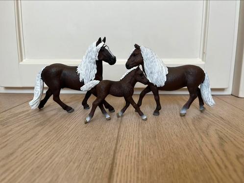 Schleich zwarte woud merrie, hengst en veulen, Verzamelen, Dierenverzamelingen, Zo goed als nieuw, Beeldje of Figuurtje, Paard