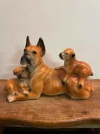 vintage keramisch beeldje van Boxer hond met twee puppy's, Verzamelen, Beelden en Beeldjes, Ophalen of Verzenden, Zo goed als nieuw